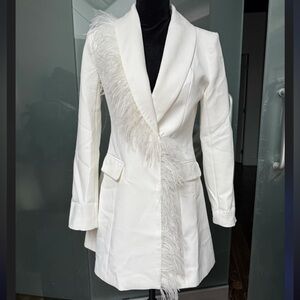 Mangostice size S,Elegant White Feather-Trimmed Women's Coat with pockets